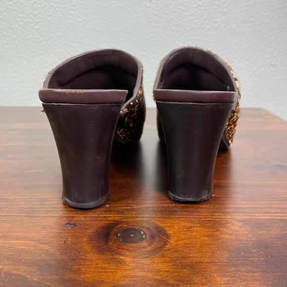 Dansko Cheetah Print Mules/Slides Size: 10 - Picture 6 of 7